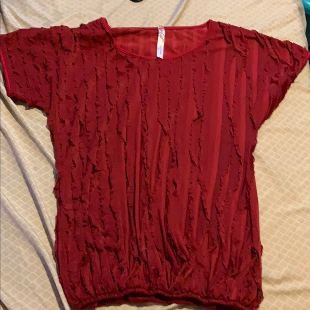 Burgundy ruffle top great professional’s work top